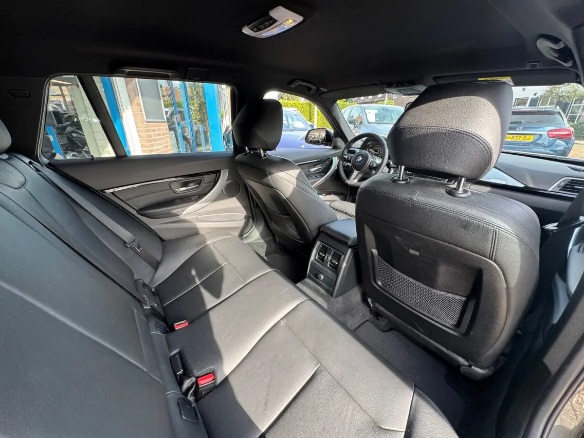 320i High Executive 2017 AUT NAVI LEDER