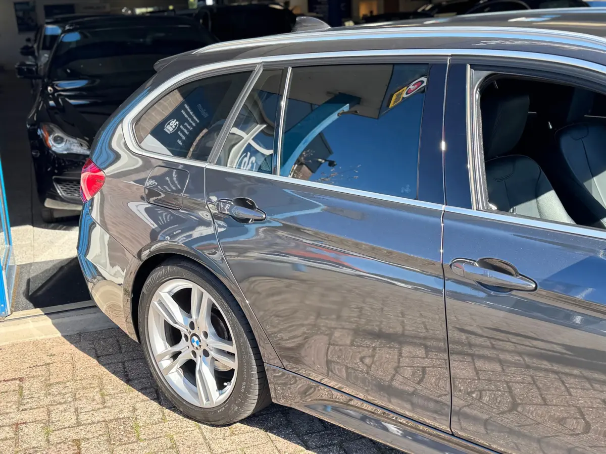 320i High Executive 2017 AUT NAVI LEDER