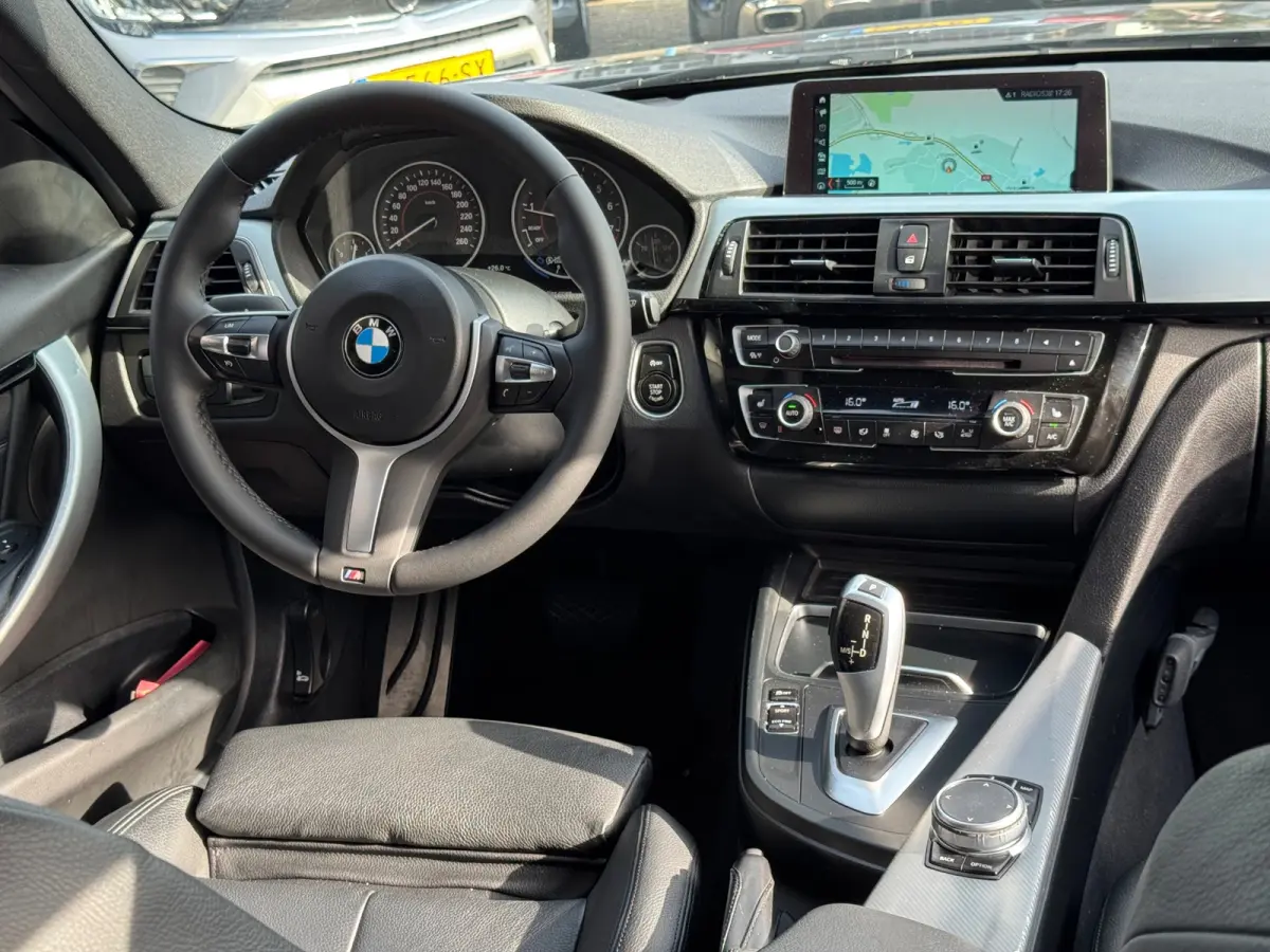 320i High Executive 2017 AUT NAVI LEDER