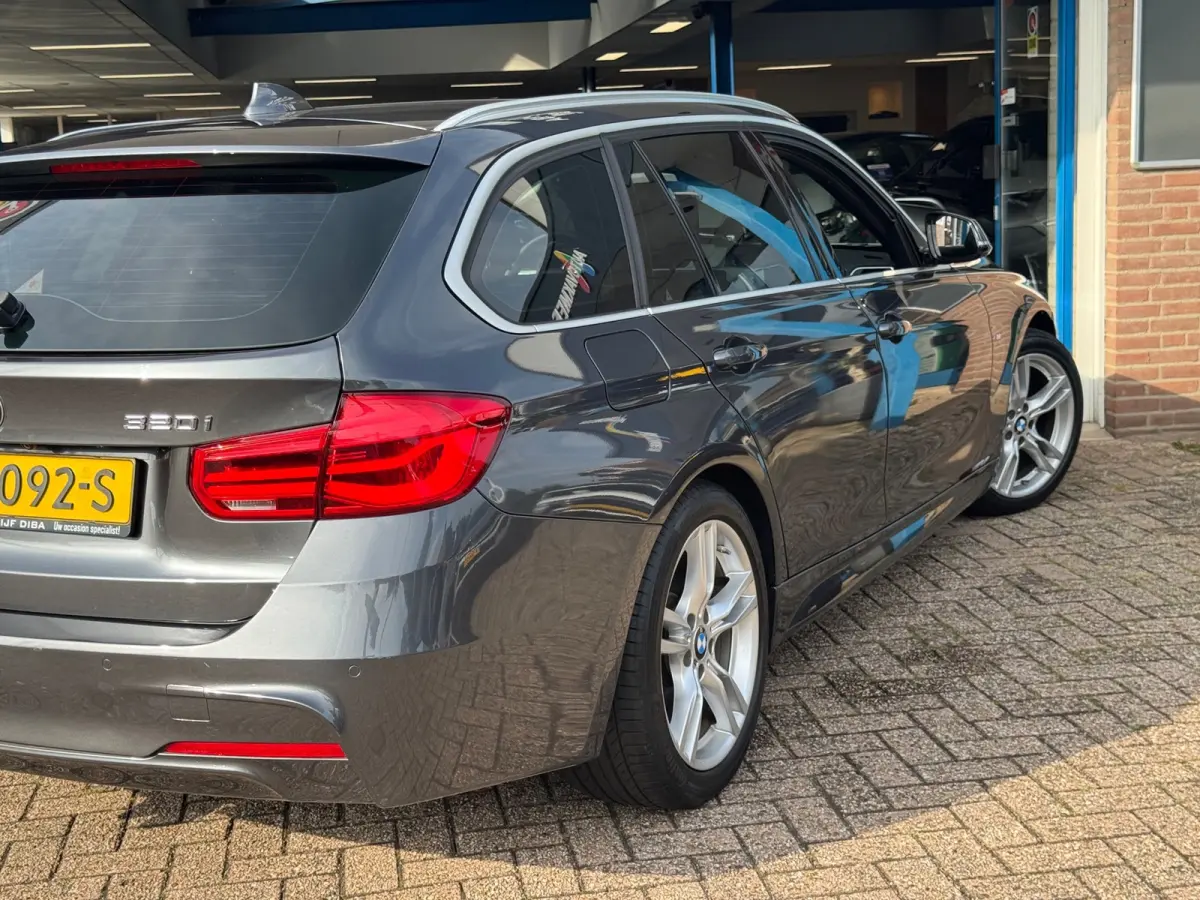 320i High Executive 2017 AUT NAVI LEDER