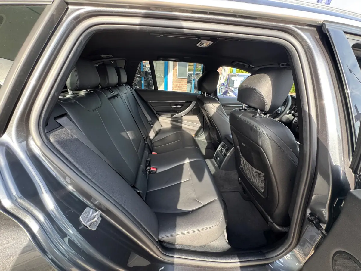 320i High Executive 2017 AUT NAVI LEDER