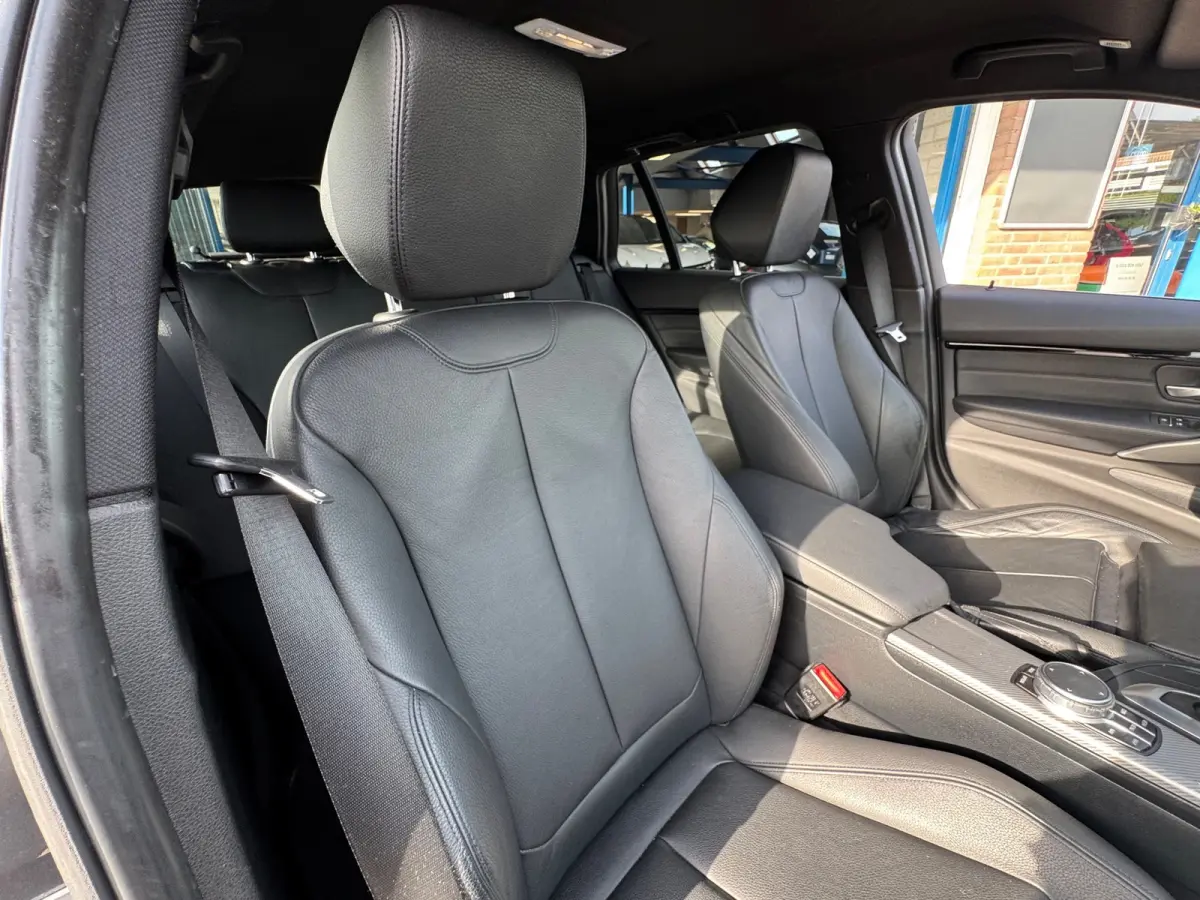 320i High Executive 2017 AUT NAVI LEDER