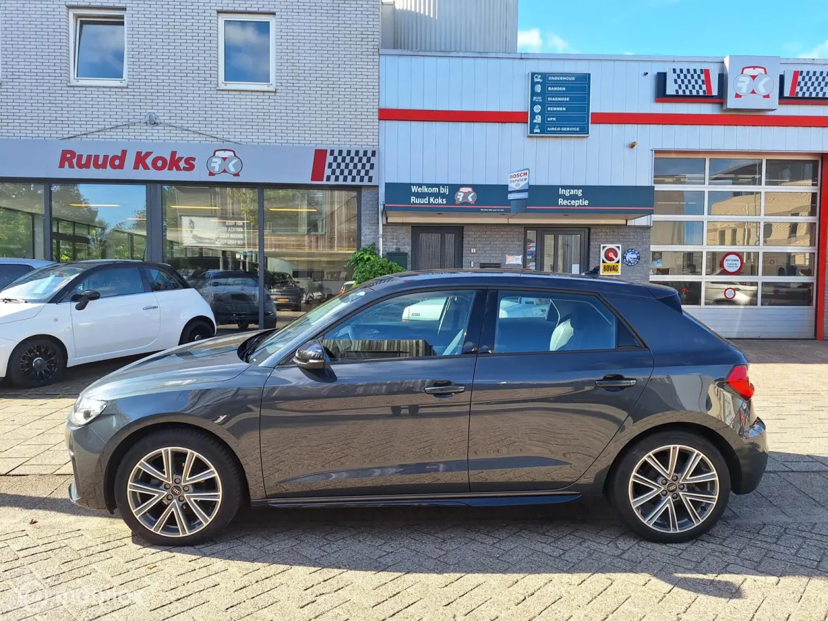 25 TFSI ADVANCED EDITION • Carplay •