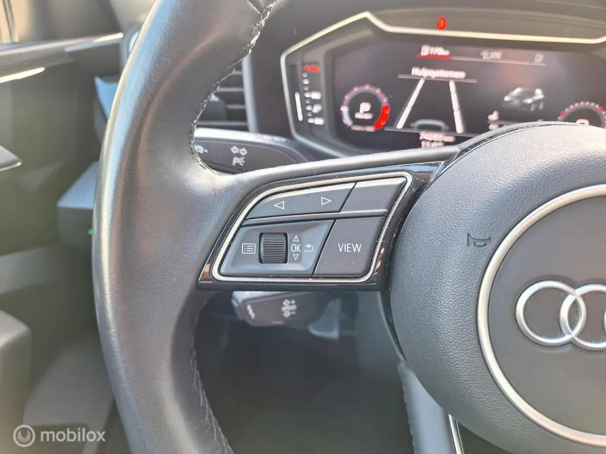 25 TFSI ADVANCED EDITION • Carplay •