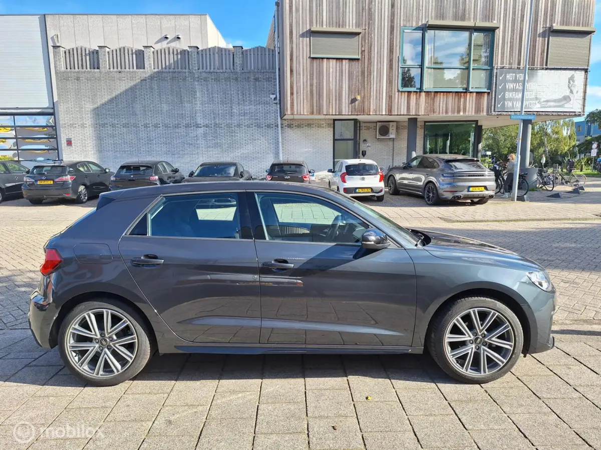 25 TFSI ADVANCED EDITION • Carplay •