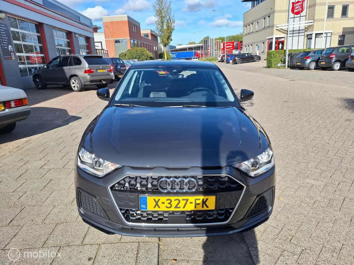 25 TFSI ADVANCED EDITION • Carplay •