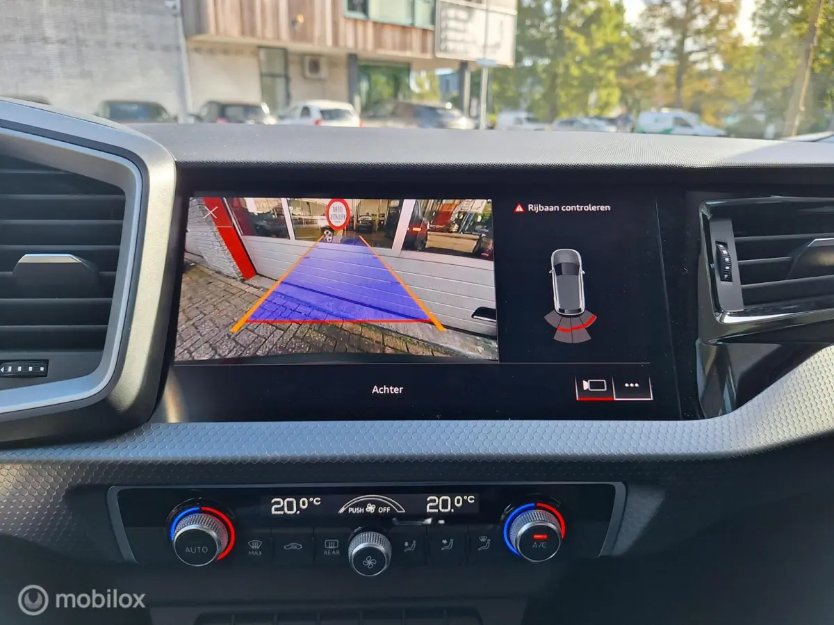 25 TFSI ADVANCED EDITION • Carplay •