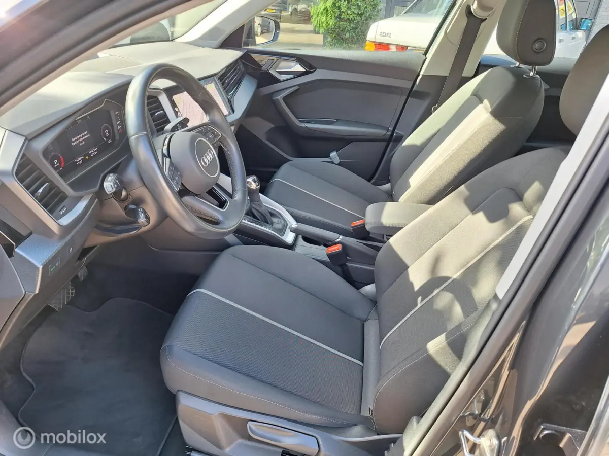 25 TFSI ADVANCED EDITION • Carplay •