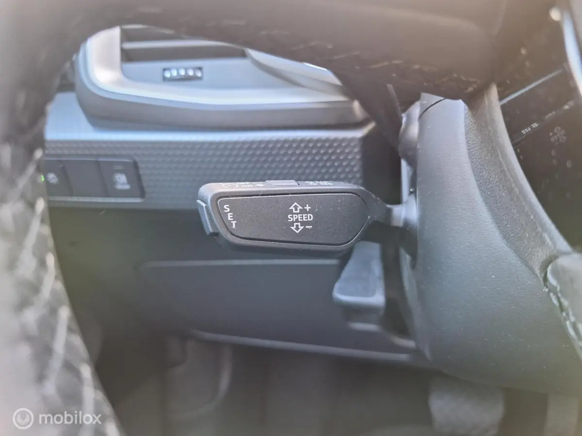 25 TFSI ADVANCED EDITION • Carplay •