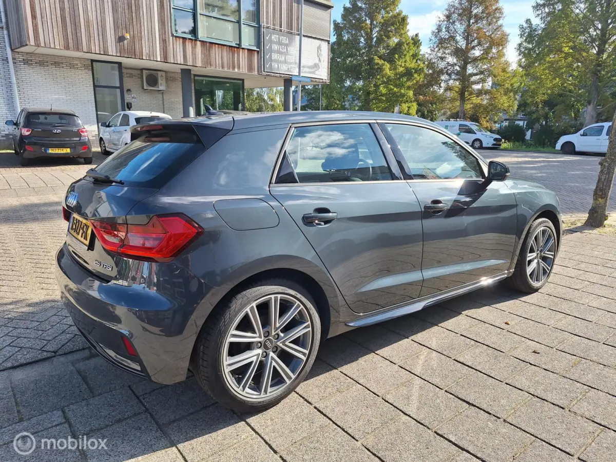 25 TFSI ADVANCED EDITION • Carplay •