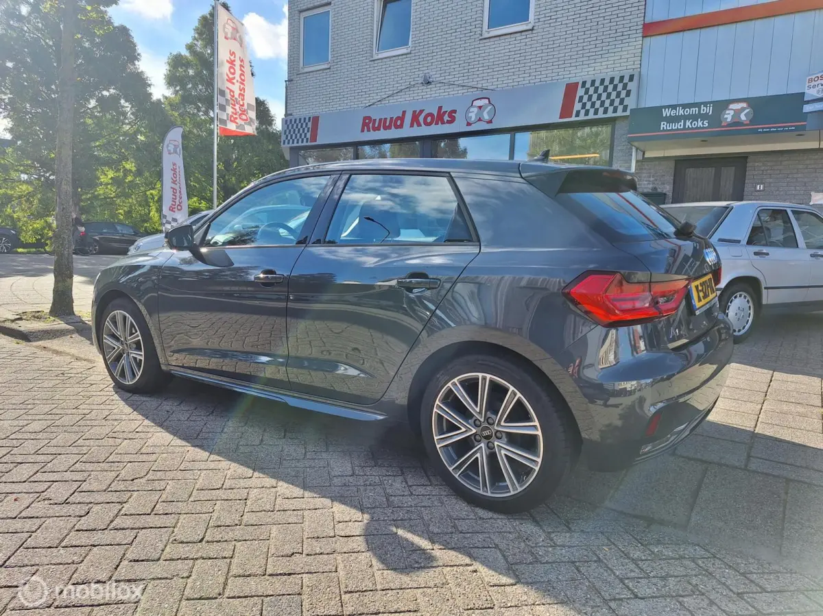 25 TFSI ADVANCED EDITION • Carplay •