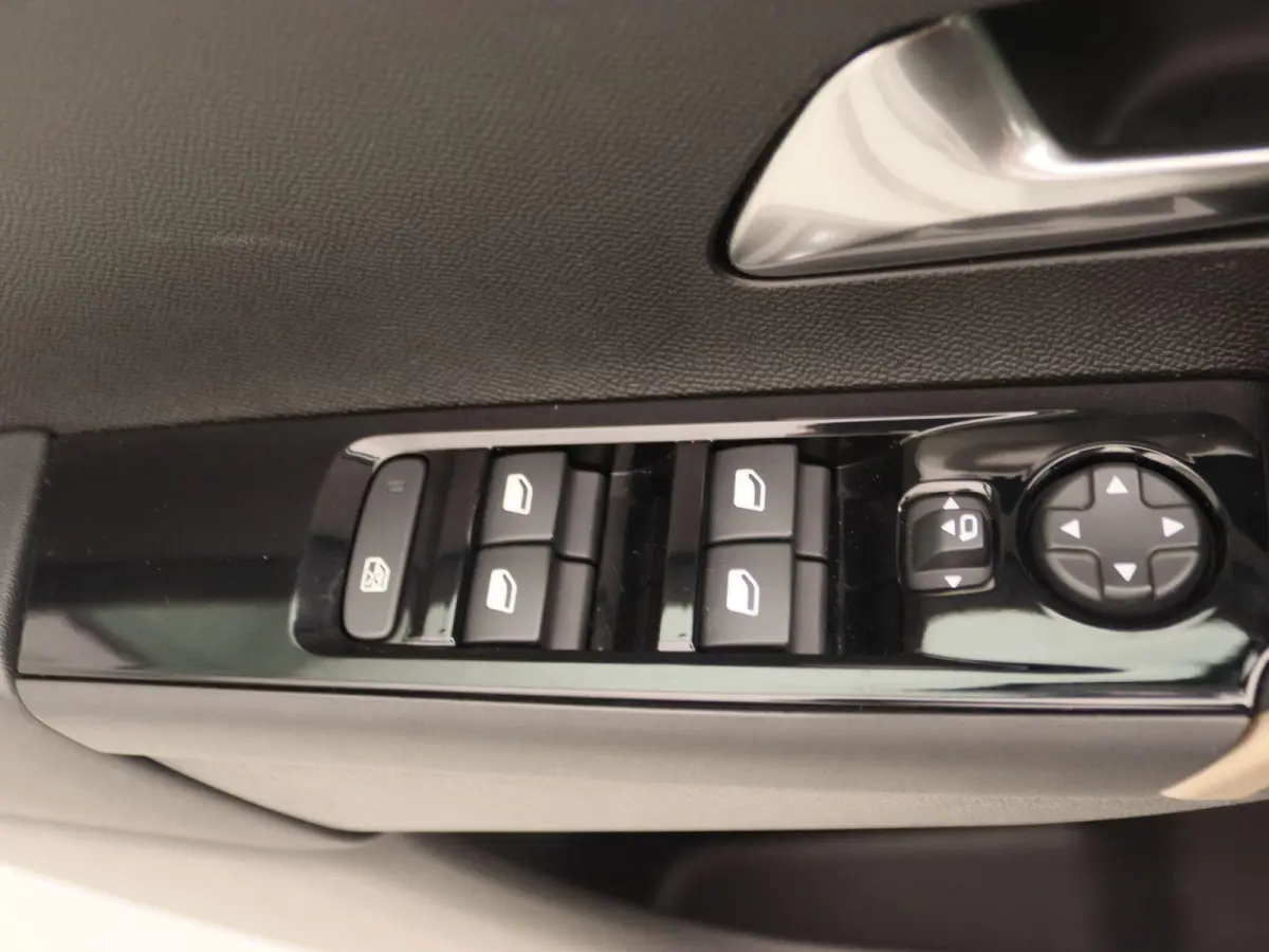 1.2 Turbo Hybrid LX | Camera Voor + Achter | Apple Carplay & Android Auto | Adaptive Cruise Control |