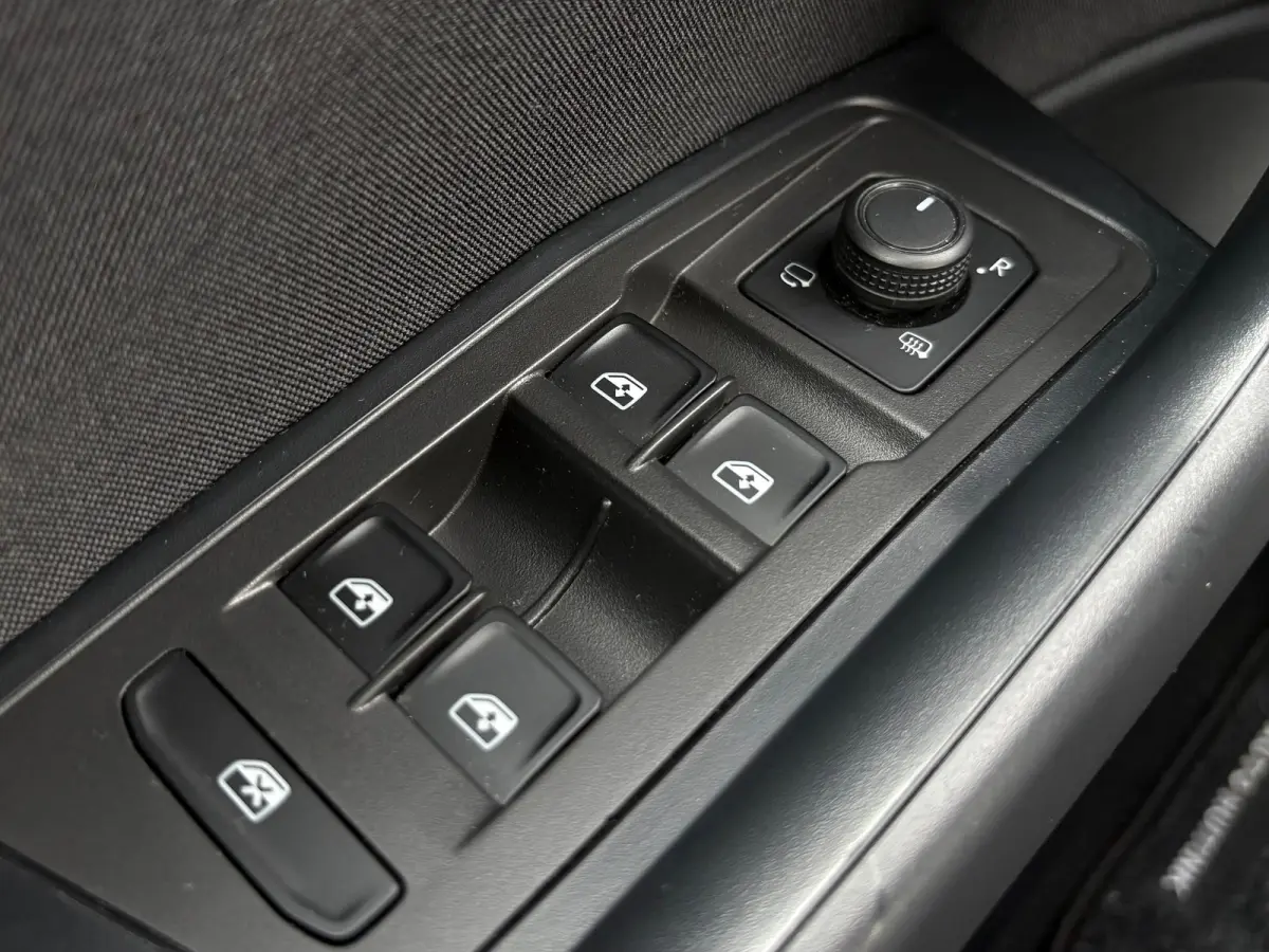 Apple Carplay/Android Auto | Trekhaak geremd 1300 kg | All-season banden | Airco | Cruise control adaptief | Parkeersensoren | Apple Carplay/Android Auto | Trekhaak geremd 1300 kg | All-seas