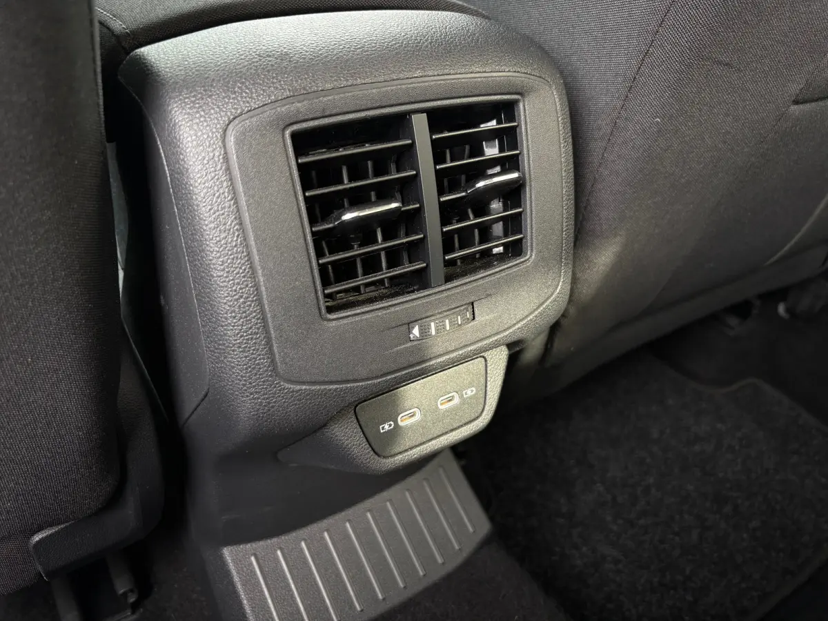 Apple Carplay/Android Auto | Trekhaak geremd 1300 kg | All-season banden | Airco | Cruise control adaptief | Parkeersensoren | Apple Carplay/Android Auto | Trekhaak geremd 1300 kg | All-seas