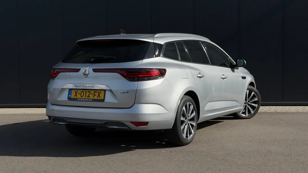 Estate 160pk 1.6 Plug-In Hybrid 160 R.S. Line | Achteruitrijcamera | Cruise Control | Navigatie | Keyless | 17" |