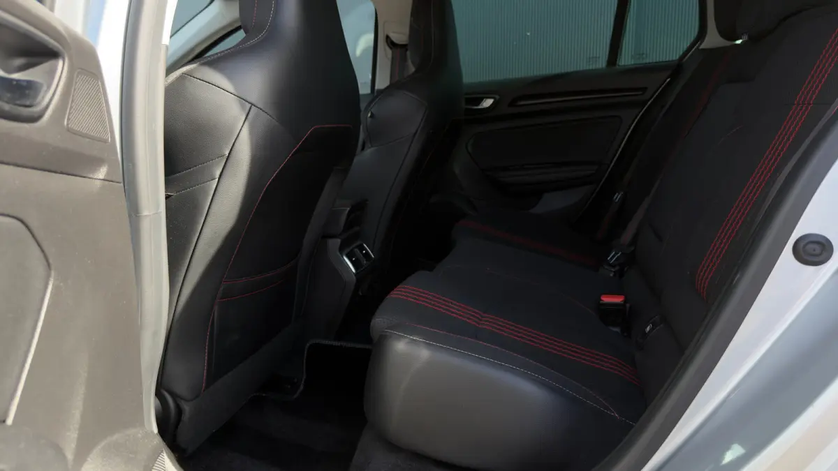 Estate 160pk 1.6 Plug-In Hybrid 160 R.S. Line | Achteruitrijcamera | Cruise Control | Navigatie | Keyless | 17" |