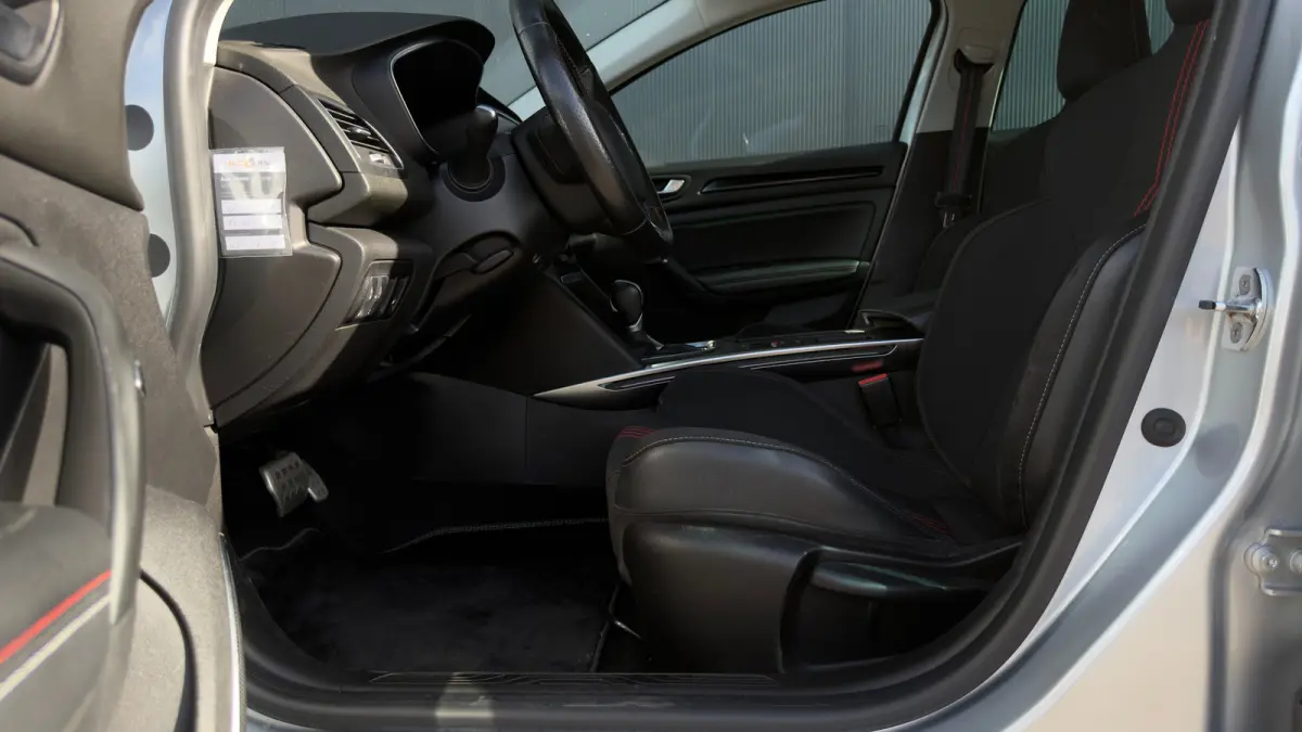 Estate 160pk 1.6 Plug-In Hybrid 160 R.S. Line | Achteruitrijcamera | Cruise Control | Navigatie | Keyless | 17" |