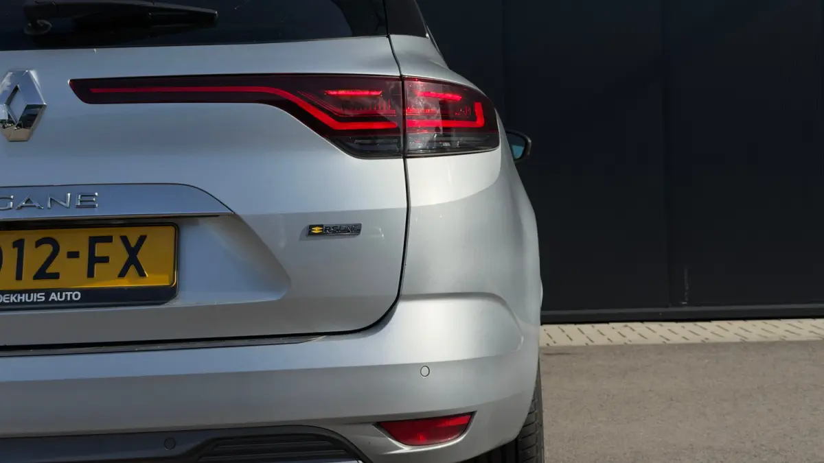 Estate 160pk 1.6 Plug-In Hybrid 160 R.S. Line | Achteruitrijcamera | Cruise Control | Navigatie | Keyless | 17" |