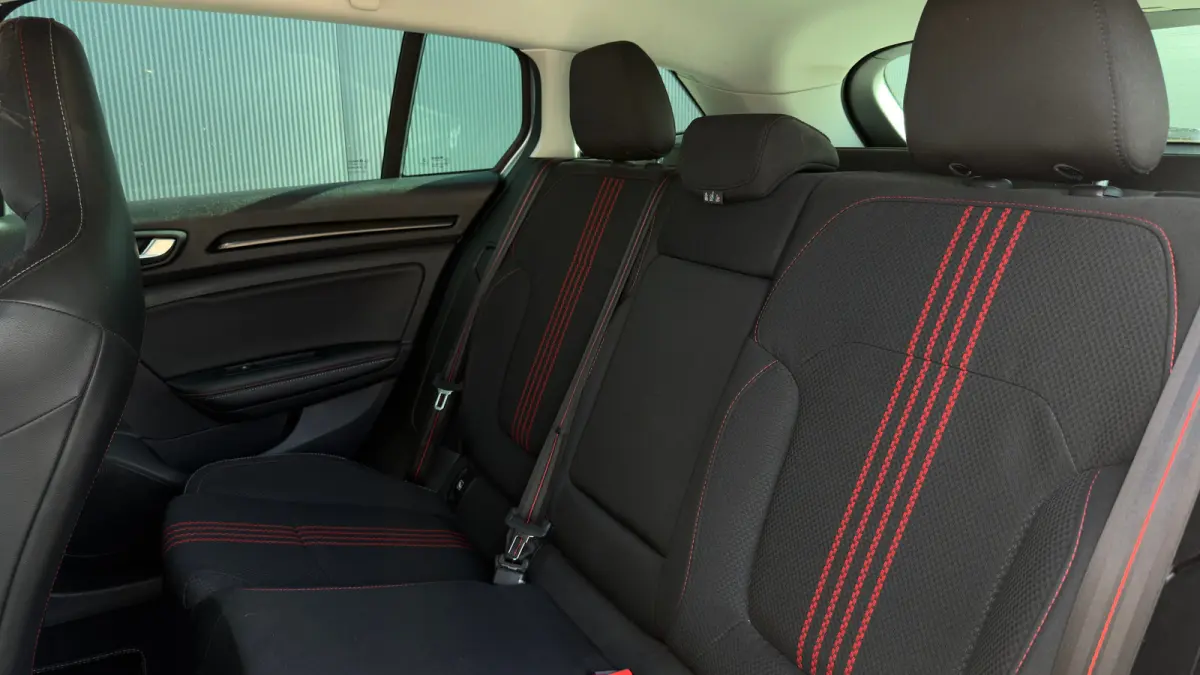 Estate 160pk 1.6 Plug-In Hybrid 160 R.S. Line | Achteruitrijcamera | Cruise Control | Navigatie | Keyless | 17" |