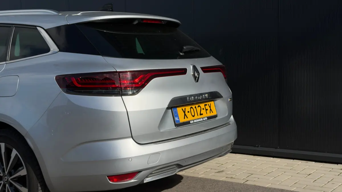 Estate 160pk 1.6 Plug-In Hybrid 160 R.S. Line | Achteruitrijcamera | Cruise Control | Navigatie | Keyless | 17" |