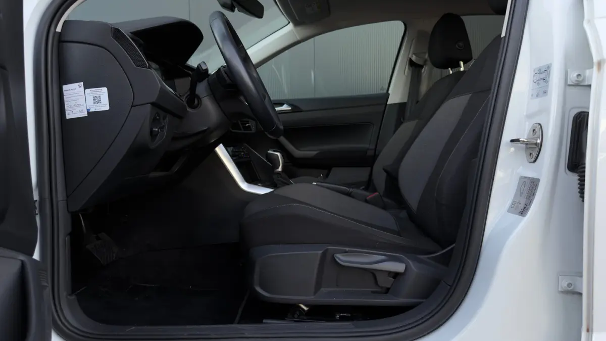 95pk 1.0 TSI Life Edition | Achteruitrijcamera | Climate Control | Adaptive Cruise | Keyless | 15" |