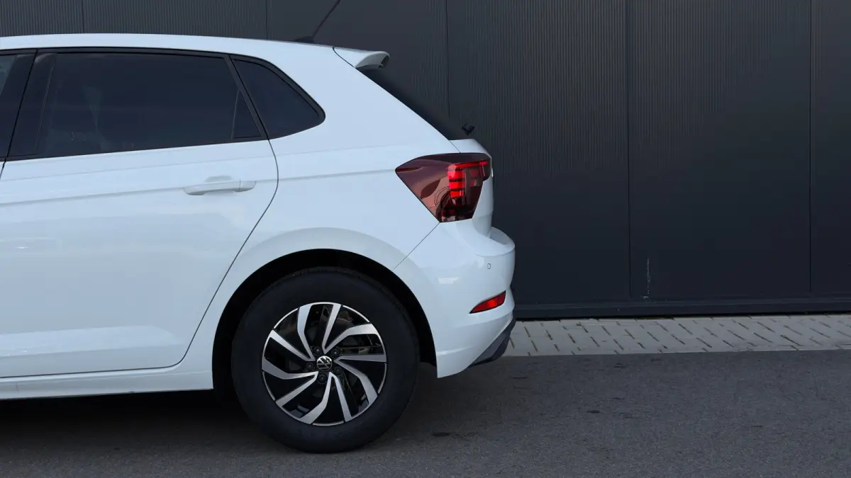 95pk 1.0 TSI Life Edition | Achteruitrijcamera | Climate Control | Adaptive Cruise | Keyless | 15" |