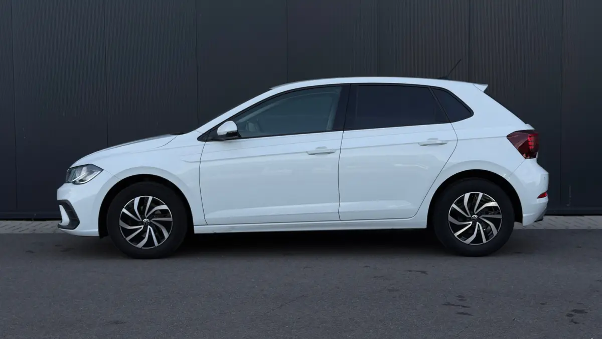 95pk 1.0 TSI Life Edition | Achteruitrijcamera | Climate Control | Adaptive Cruise | Keyless | 15" |
