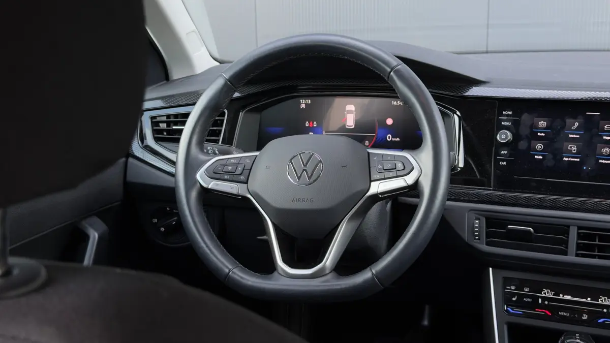 95pk 1.0 TSI Life Edition | Achteruitrijcamera | Climate Control | Adaptive Cruise | Keyless | 15" |
