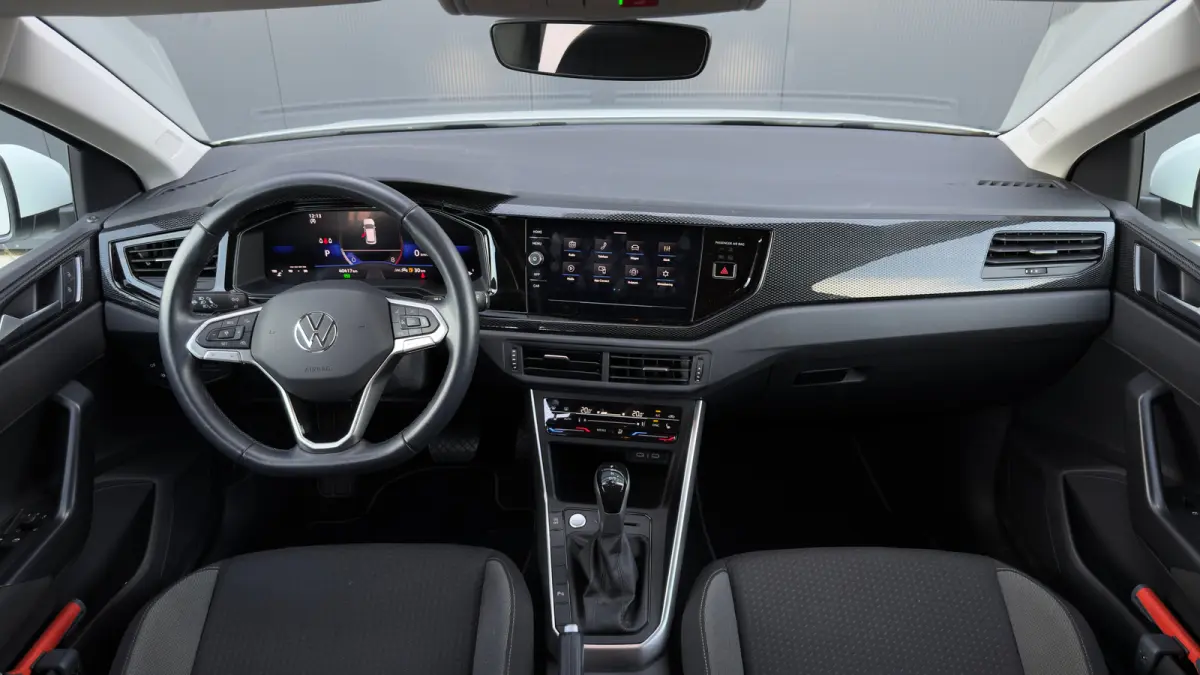 95pk 1.0 TSI Life Edition | Achteruitrijcamera | Climate Control | Adaptive Cruise | Keyless | 15" |