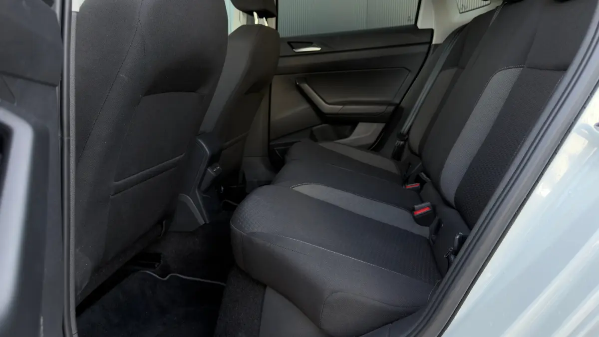 95pk 1.0 TSI Life Edition | Achteruitrijcamera | Climate Control | Adaptive Cruise | Keyless | 15" |