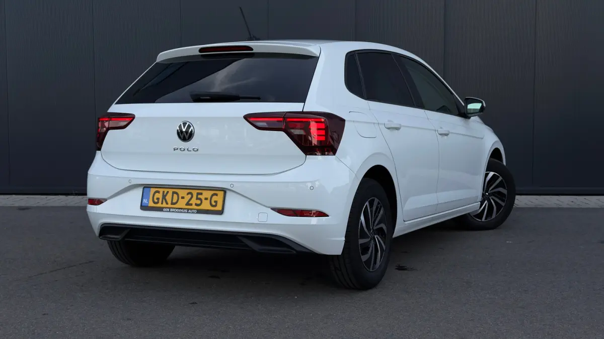 95pk 1.0 TSI Life Edition | Achteruitrijcamera | Climate Control | Adaptive Cruise | Keyless | 15" |