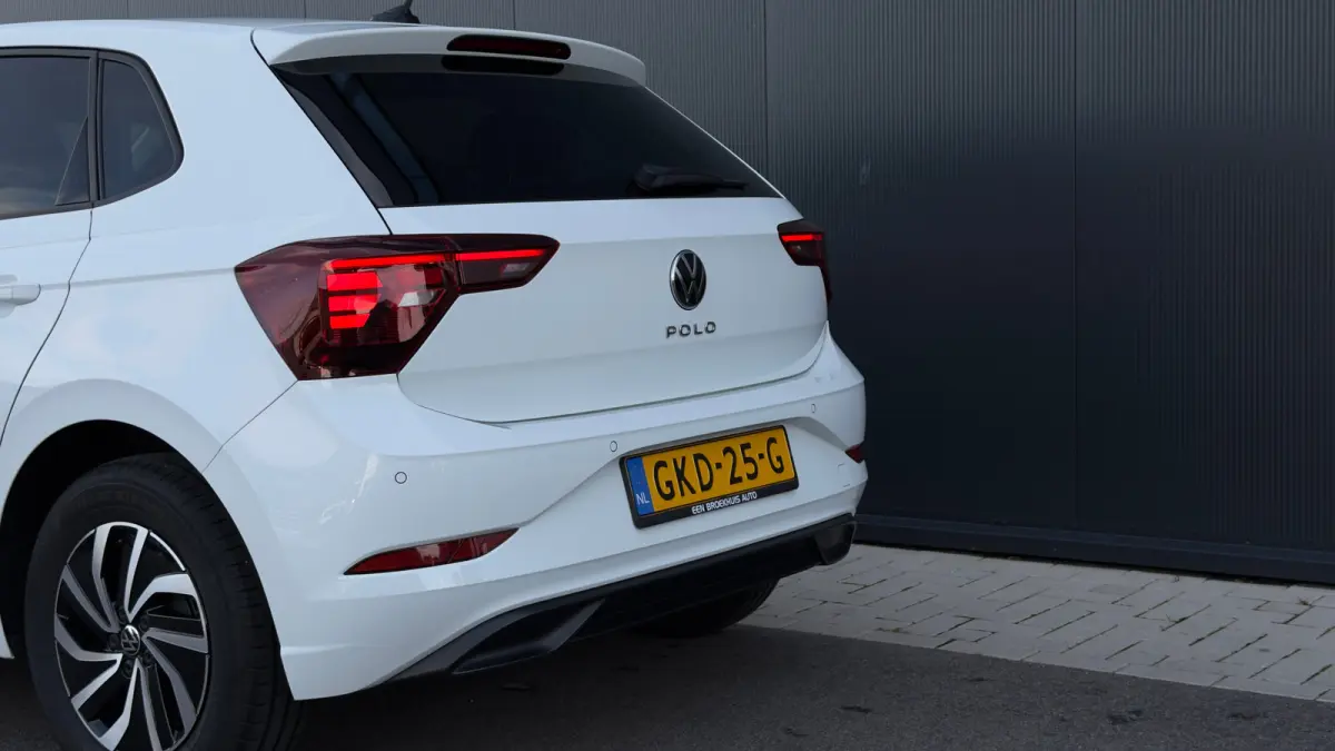 95pk 1.0 TSI Life Edition | Achteruitrijcamera | Climate Control | Adaptive Cruise | Keyless | 15" |