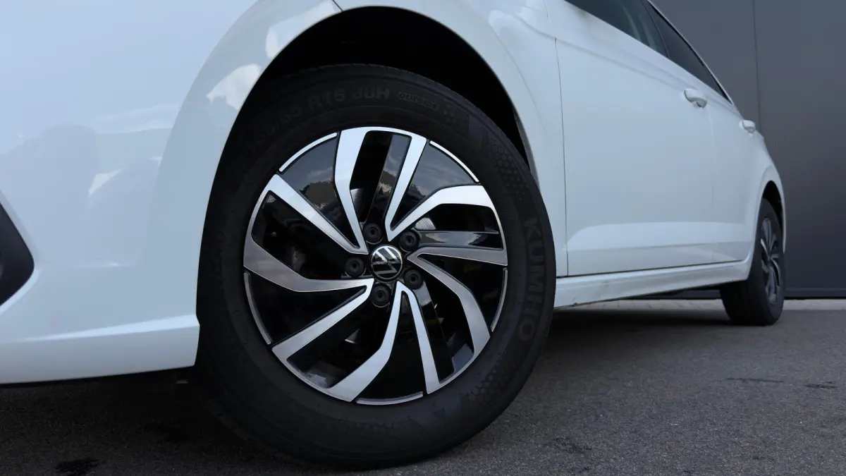 95pk 1.0 TSI Life Edition | Achteruitrijcamera | Climate Control | Adaptive Cruise | Keyless | 15" |
