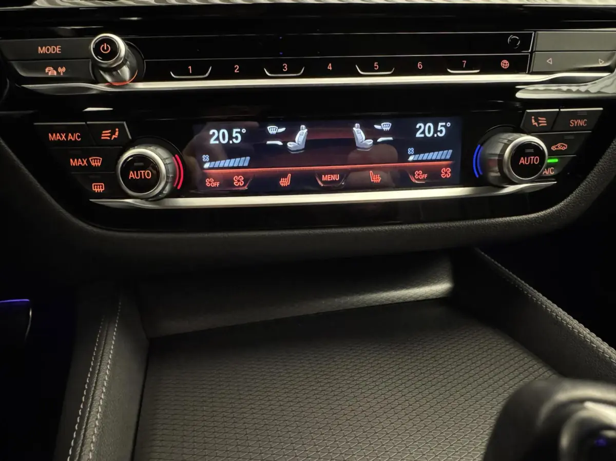 530i LCI M Sport/ Pano/ Camera/ HUD/ ACC/ Led/ Stuurverwarming