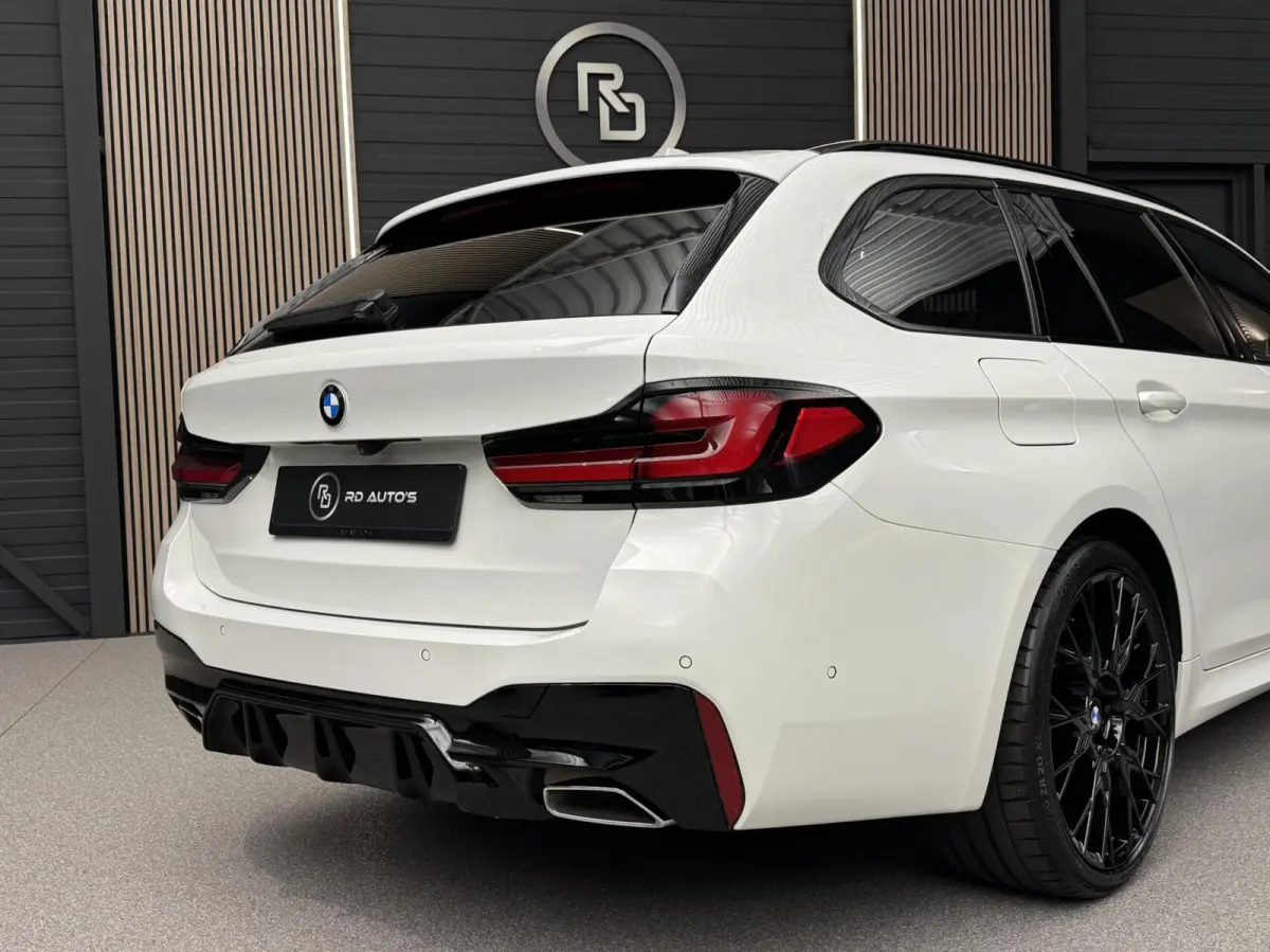 530i LCI M Sport/ Pano/ Camera/ HUD/ ACC/ Led/ Stuurverwarming