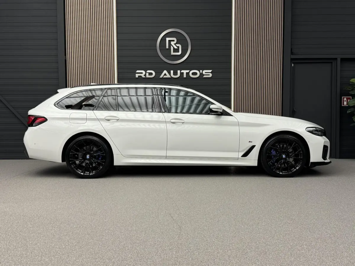 530i LCI M Sport/ Pano/ Camera/ HUD/ ACC/ Led/ Stuurverwarming
