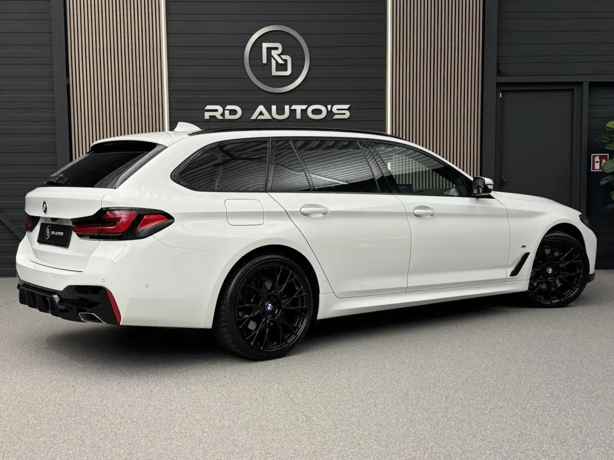 530i LCI M Sport/ Pano/ Camera/ HUD/ ACC/ Led/ Stuurverwarming
