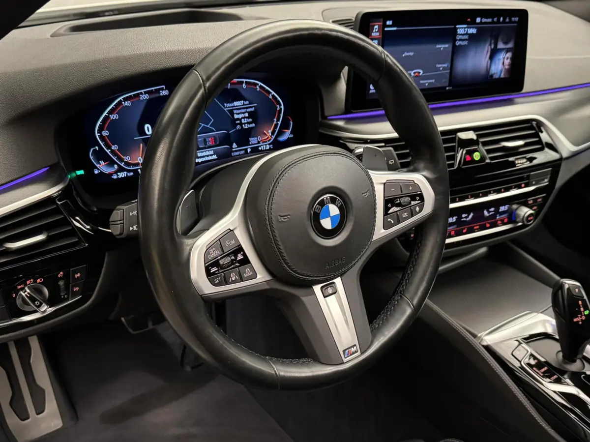 530i LCI M Sport/ Pano/ Camera/ HUD/ ACC/ Led/ Stuurverwarming