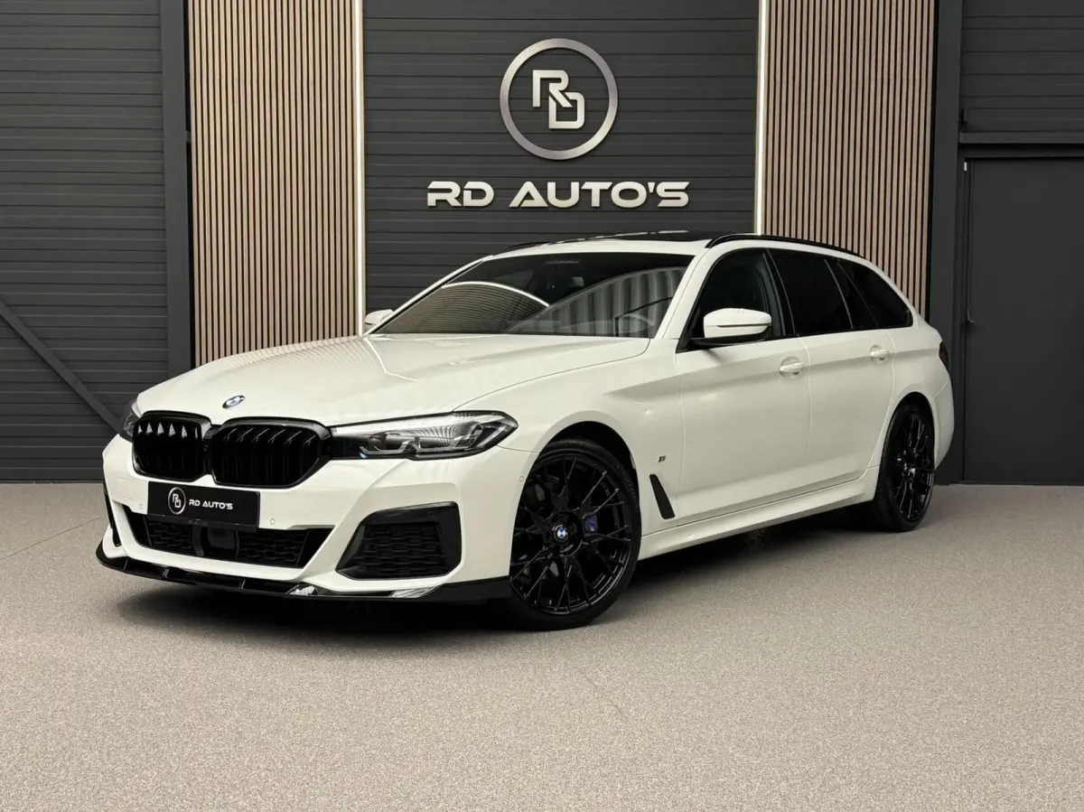 530i LCI M Sport/ Pano/ Camera/ HUD/ ACC/ Led/ Stuurverwarming