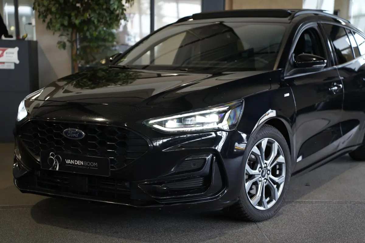 1.0 EcoBoost Hybrid ST Line X AUT Pano Trek Navi Led Pdc