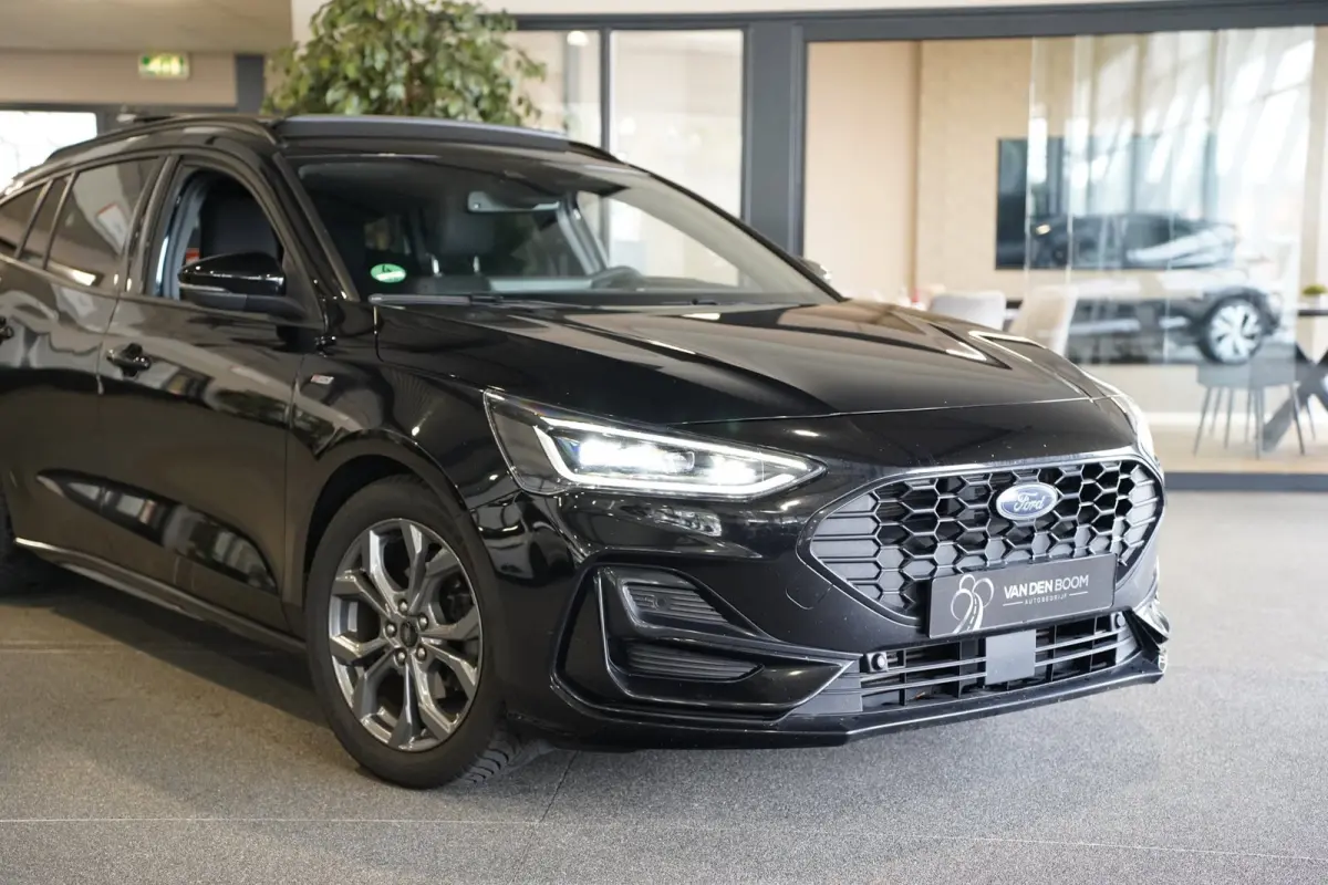 1.0 EcoBoost Hybrid ST Line X AUT Pano Trek Navi Led Pdc