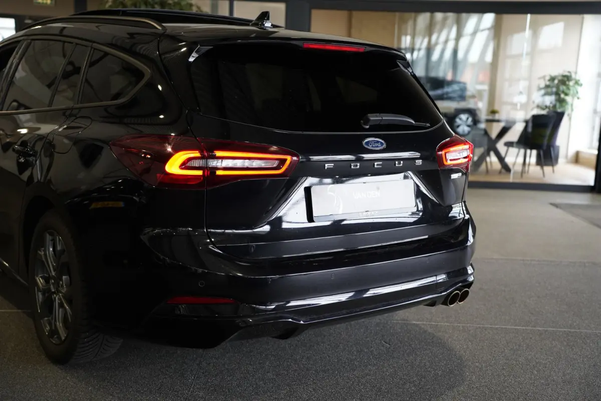 1.0 EcoBoost Hybrid ST Line X AUT Pano Trek Navi Led Pdc