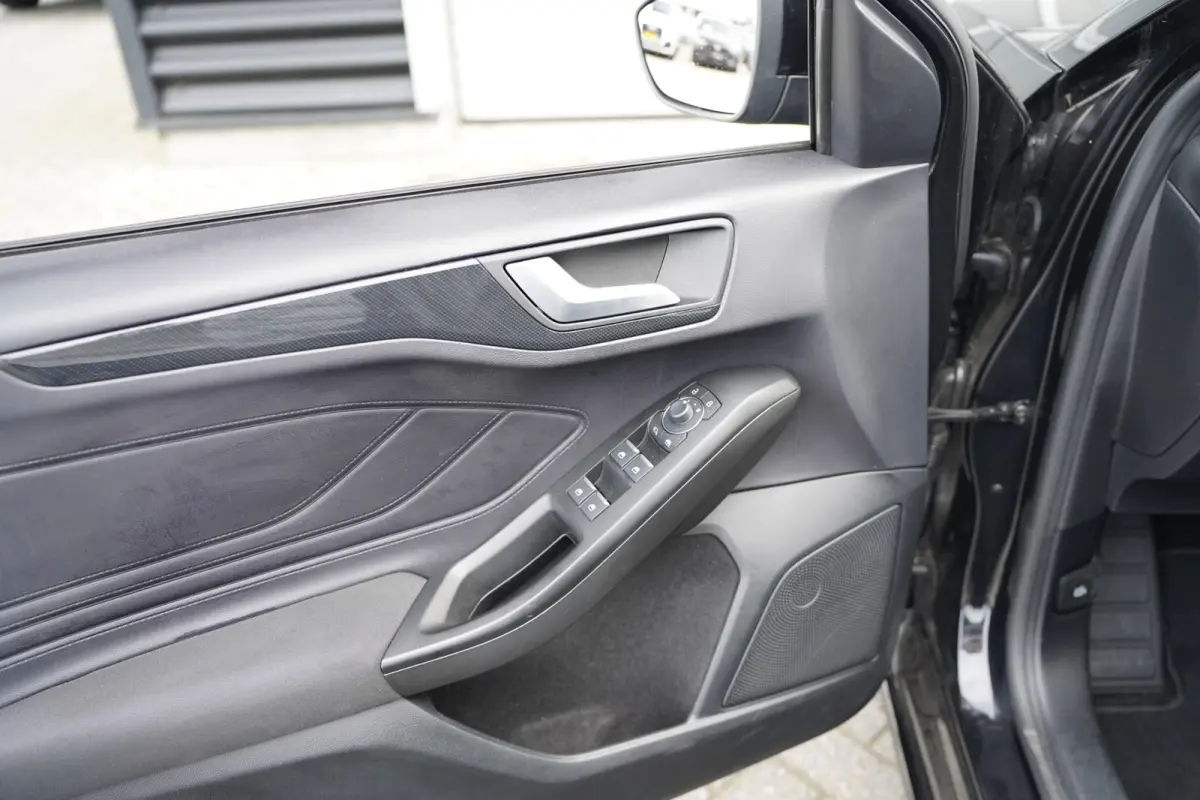 1.0 EcoBoost Hybrid ST Line X AUT Pano Trek Navi Led Pdc