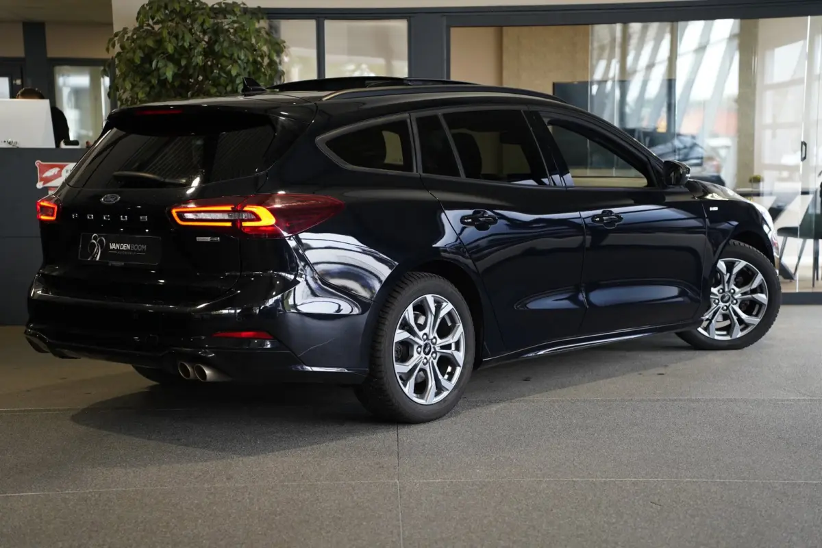 1.0 EcoBoost Hybrid ST Line X AUT Pano Trek Navi Led Pdc