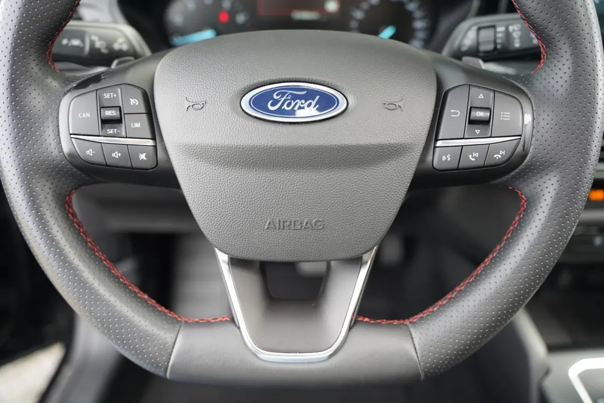 1.0 EcoBoost Hybrid ST Line X AUT Pano Trek Navi Led Pdc