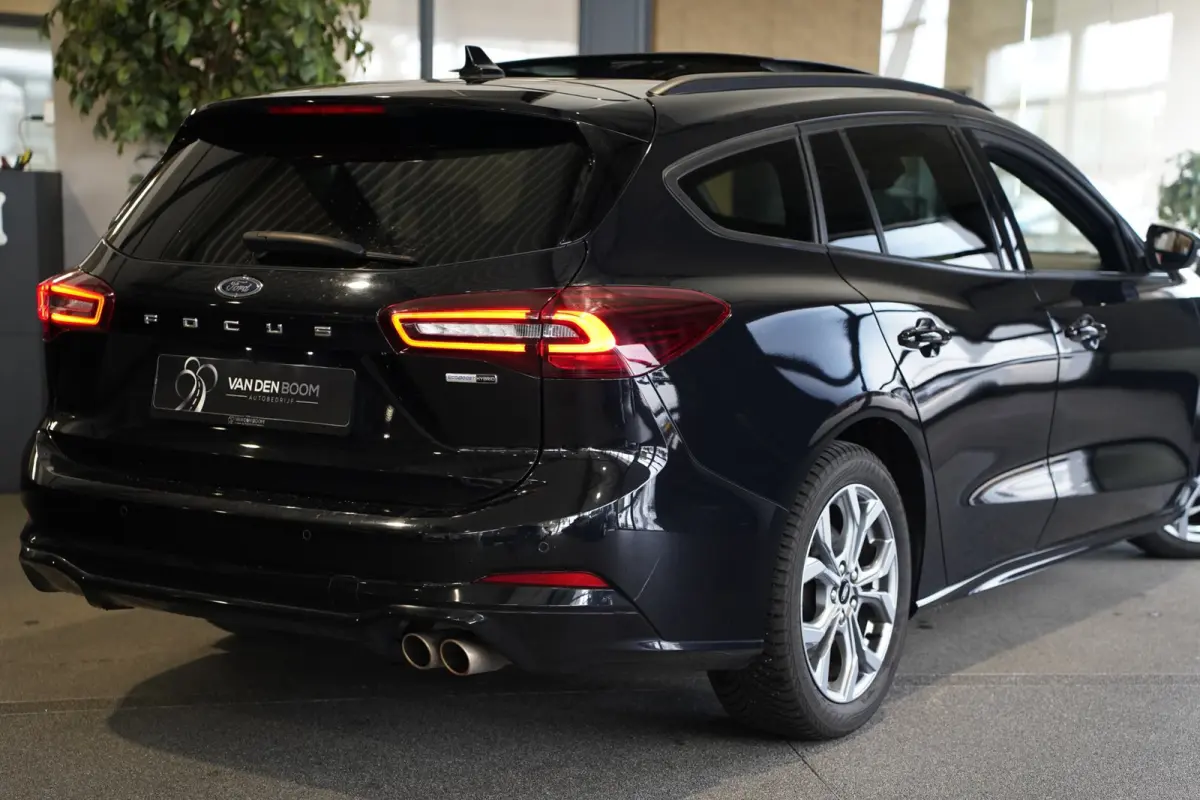 1.0 EcoBoost Hybrid ST Line X AUT Pano Trek Navi Led Pdc