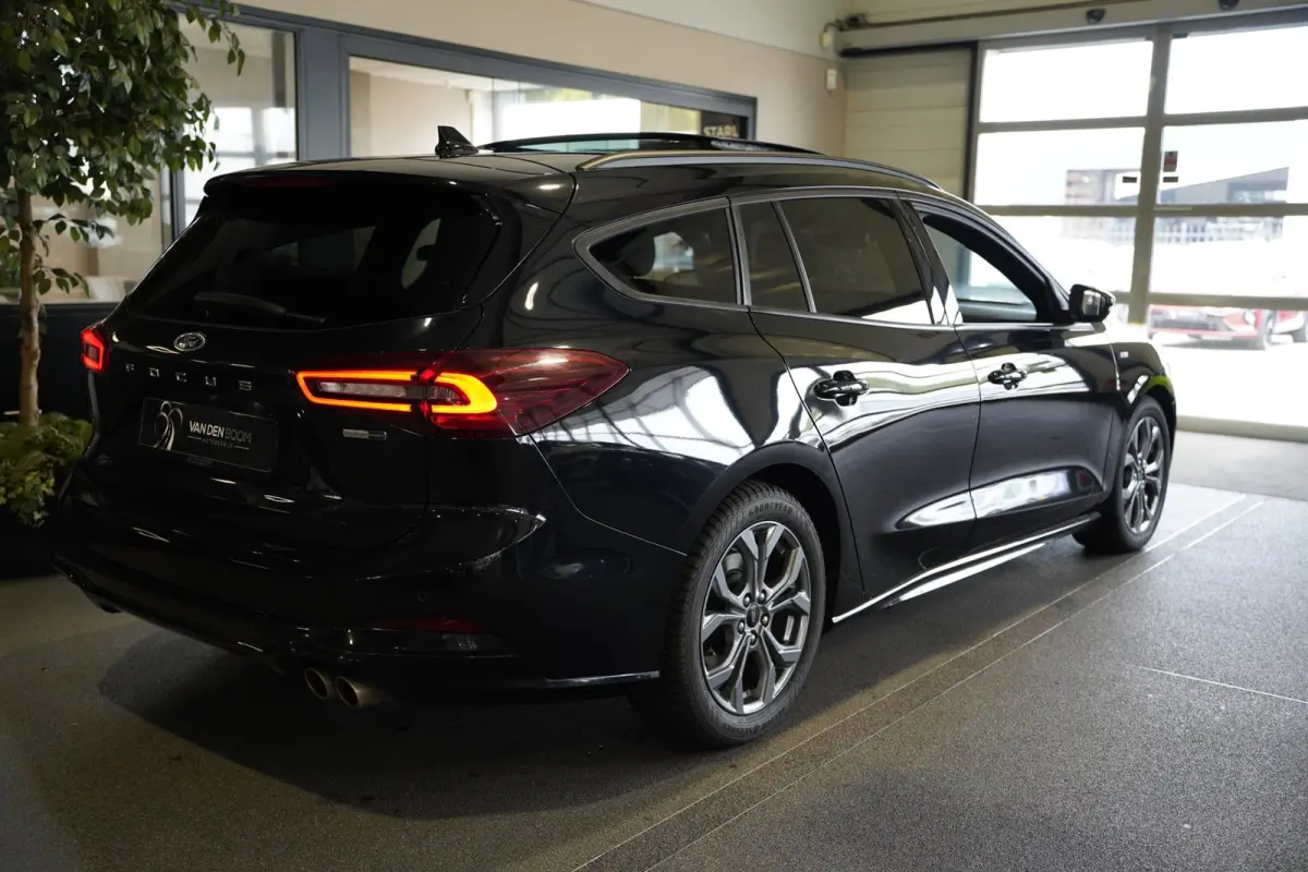 1.0 EcoBoost Hybrid ST Line X AUT Pano Trek Navi Led Pdc
