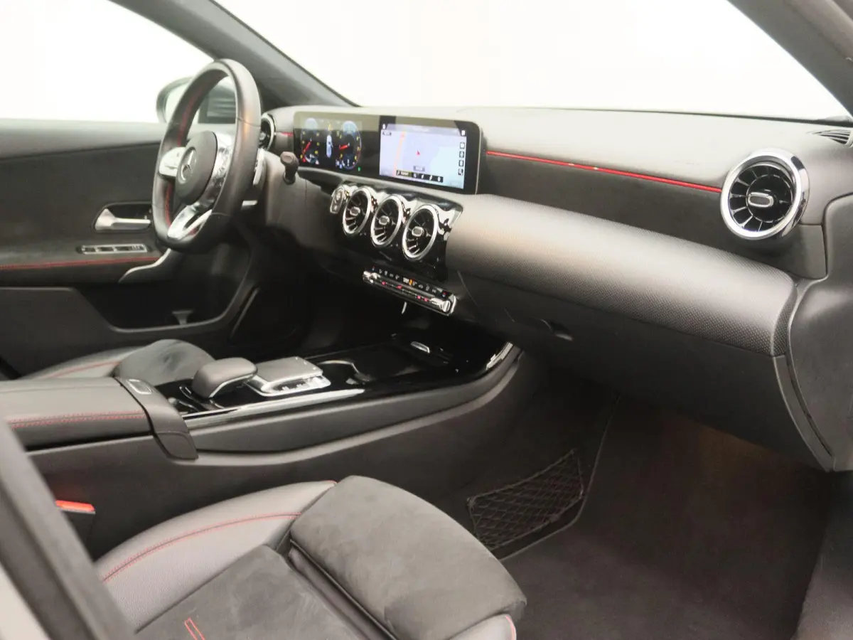 180 Business Solution AMG | Panoramadak | Stoelverwarming | Camera | Navigatie |
