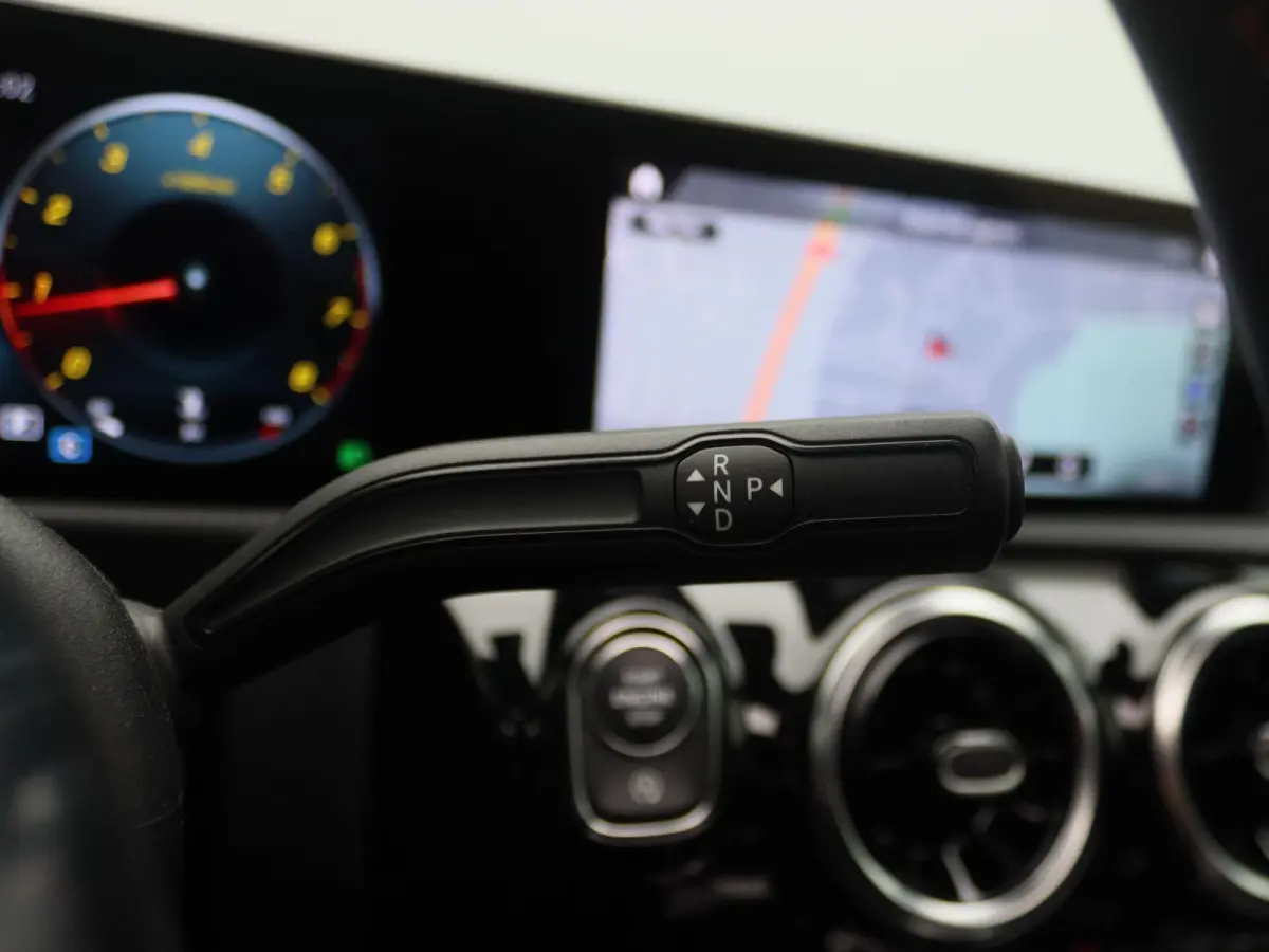 180 Business Solution AMG | Panoramadak | Stoelverwarming | Camera | Navigatie |