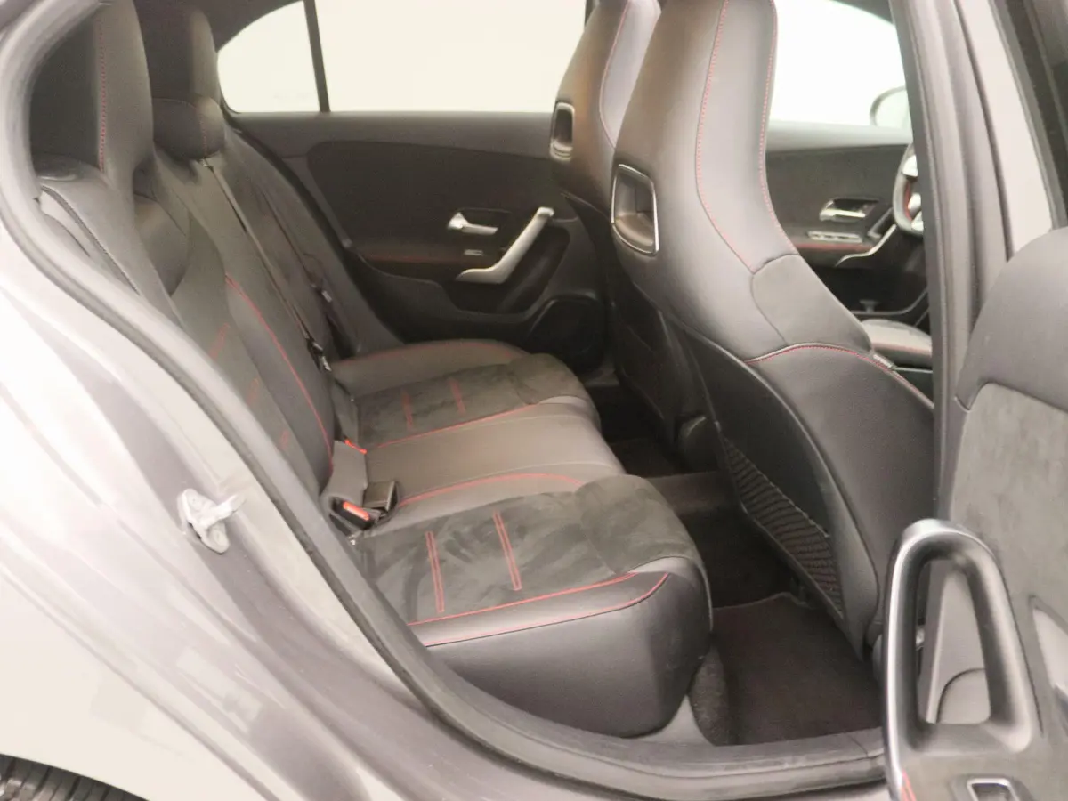 180 Business Solution AMG | Panoramadak | Stoelverwarming | Camera | Navigatie |